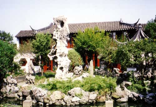 Pan gave us a lesson on Chinese gardens, in particular the rocks. Gardens must contain buildings, water, rocks and trees (nothing else being thought essential). Pan explained that the rocks were considered beautiful if they were slim, rough, had holes and were self cleaning.